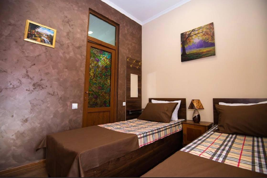 U Ashota Hotel Yerevan Exterior photo